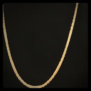 Gorgeous gold tone necklace 24”